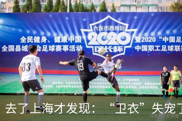 去了上海才发现：“卫衣”失宠了，满街都在穿“奶奶衫+半身裙”